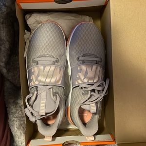 Womens Nike Renew
